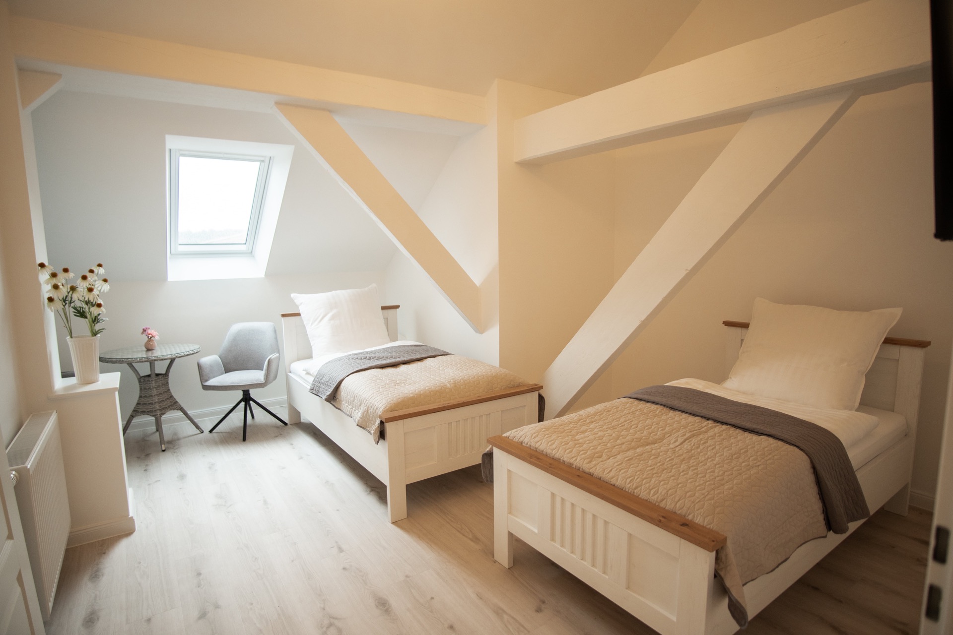 Zweibettzimmer mit Gartenblick im Landgut Rastede